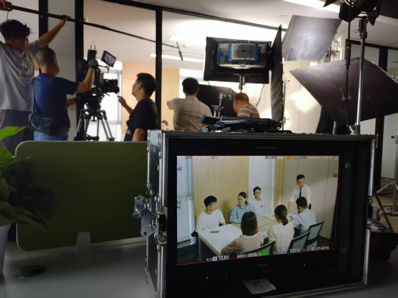 上饶县TVC拍摄公司：科技产品视觉化大师，诠释未来感与功能美学